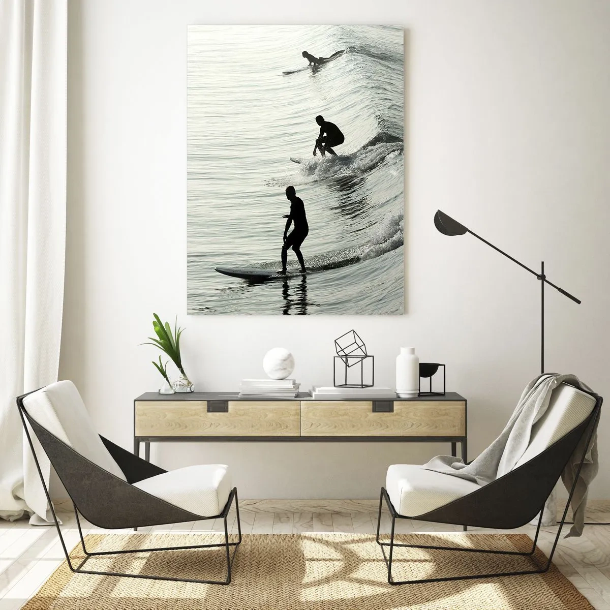 Impression sur verre - Image sur verre - Surfeurs sur les vagues dans une photo monochrome - 70x100cm - A la rencontre de la vague - Décoration murale moderne pour le salon et la chambre ARTTOR