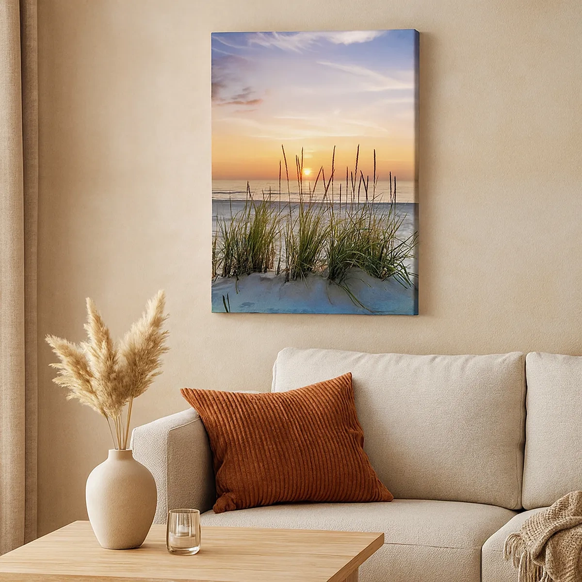 Impression sur toile - Image sur toile - Une plage de sable au coucher du soleil avec de l'herbe en arrière-plan - 50x70cm - Regarde, pense, ressent - Décoration murale moderne pour le salon et la chambre ARTTOR