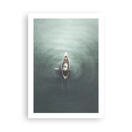 Affiche - Poster - Vue aérienne d'un bateau dérivant sur une eau calme - 50x70cm - À travers le lac de la lune - Décoration murale moderne pour le salon et la chambre ARTTOR