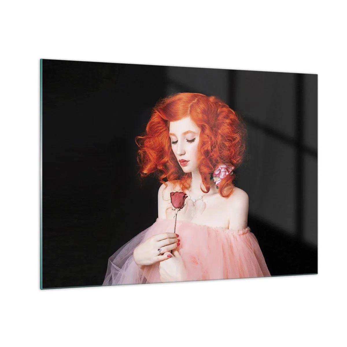 Impression sur verre - Image sur verre - Portrait d'une femme aux cheveux roux et une rose sur un fond sombre - 100x70cm - De style baroque - Décoration murale moderne pour le salon et la chambre ARTTOR