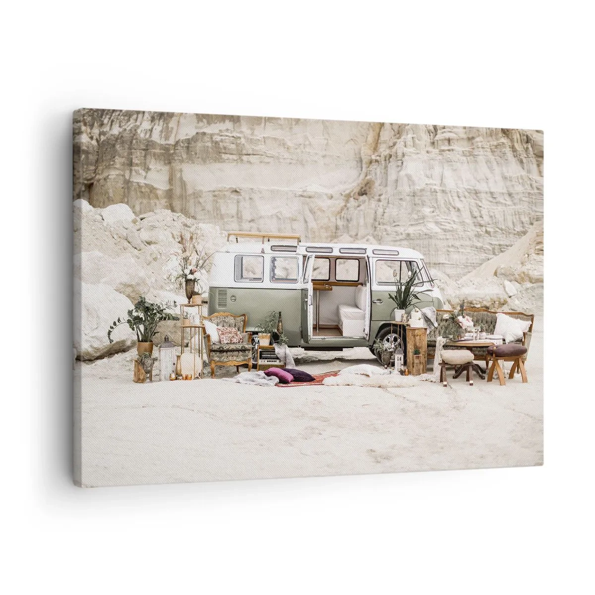 Impression sur toile - Image sur toile - Un camping-car rétro au design bohème sur fond de paysage rocheux. - 70x50cm - Il est temps de commencer le voyage - Décoration murale moderne pour le salon et la chambre ARTTOR
