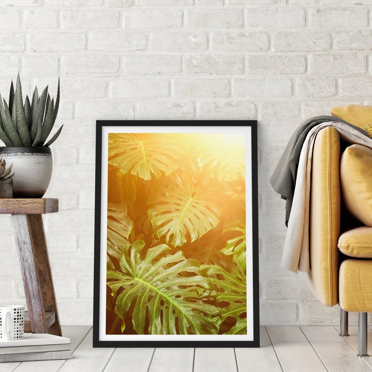 Affiche dans un cadre noir - Poster - Les feuilles de Monstera sous les rayons du soleil créent une atmosphère tropicale - 50x70cm - Se fondre dans la verdure - Décoration murale moderne pour le salon et la chambre ARTTOR