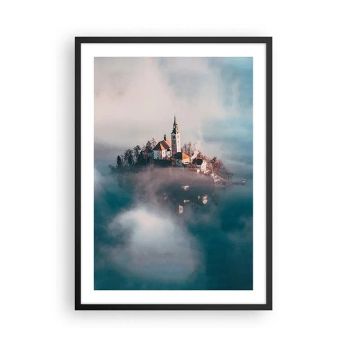 Affiche dans un cadre noir - Poster - Une église sur une île entourée de brouillard et d'eau - 50x70cm - Île de rêve - Décoration murale moderne pour le salon et la chambre ARTTOR