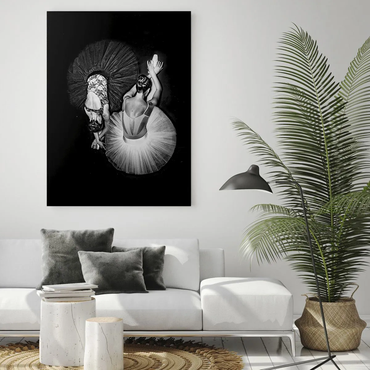 Impression sur verre - Image sur verre - Deux ballerines dans une pose de repos portant des tutus noirs et blancs - 50x70cm - Jin et jang – équilibre idéal - Décoration murale moderne pour le salon et la chambre ARTTOR