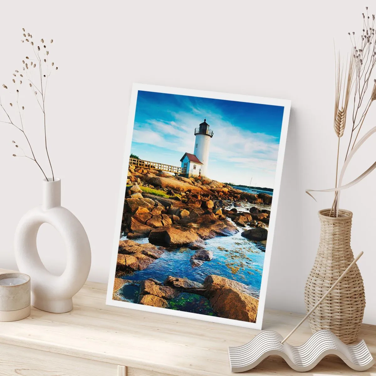 Affiche - Poster - Un phare sur une côte rocheuse par une journée ensoleillée - 50x70cm - Revenez heureux, j'attends - Décoration murale moderne pour le salon et la chambre ARTTOR