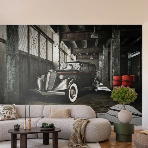 Papier Peint Autocollant Deluxe Sticker - L'élégance éternelle des années 30 - Automobile, Voiture rétro, Entrepôt d'usine - 400x280 cm