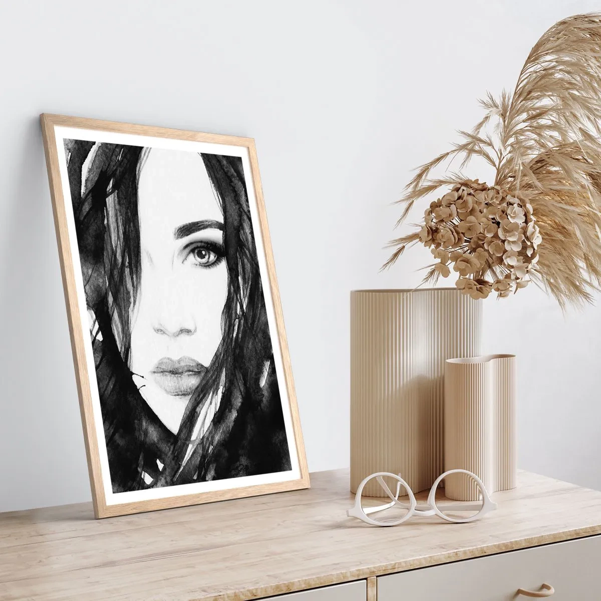 Affiche dans un chêne clair - Poster - Portrait d'une dame en noir et blanc - 30x40 cm