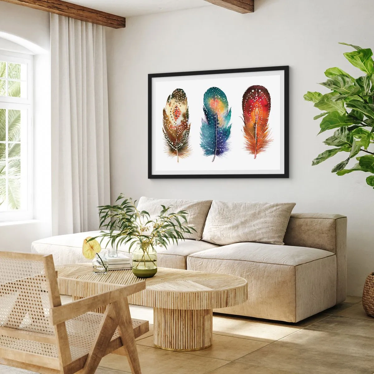 Affiche dans un cadre noir - Poster - Trois plumes colorées avec des motifs artistiques sur un fond clair - 100x70cm - Rituels, cérémonies, secrets - Décoration murale moderne pour le salon et la chambre ARTTOR