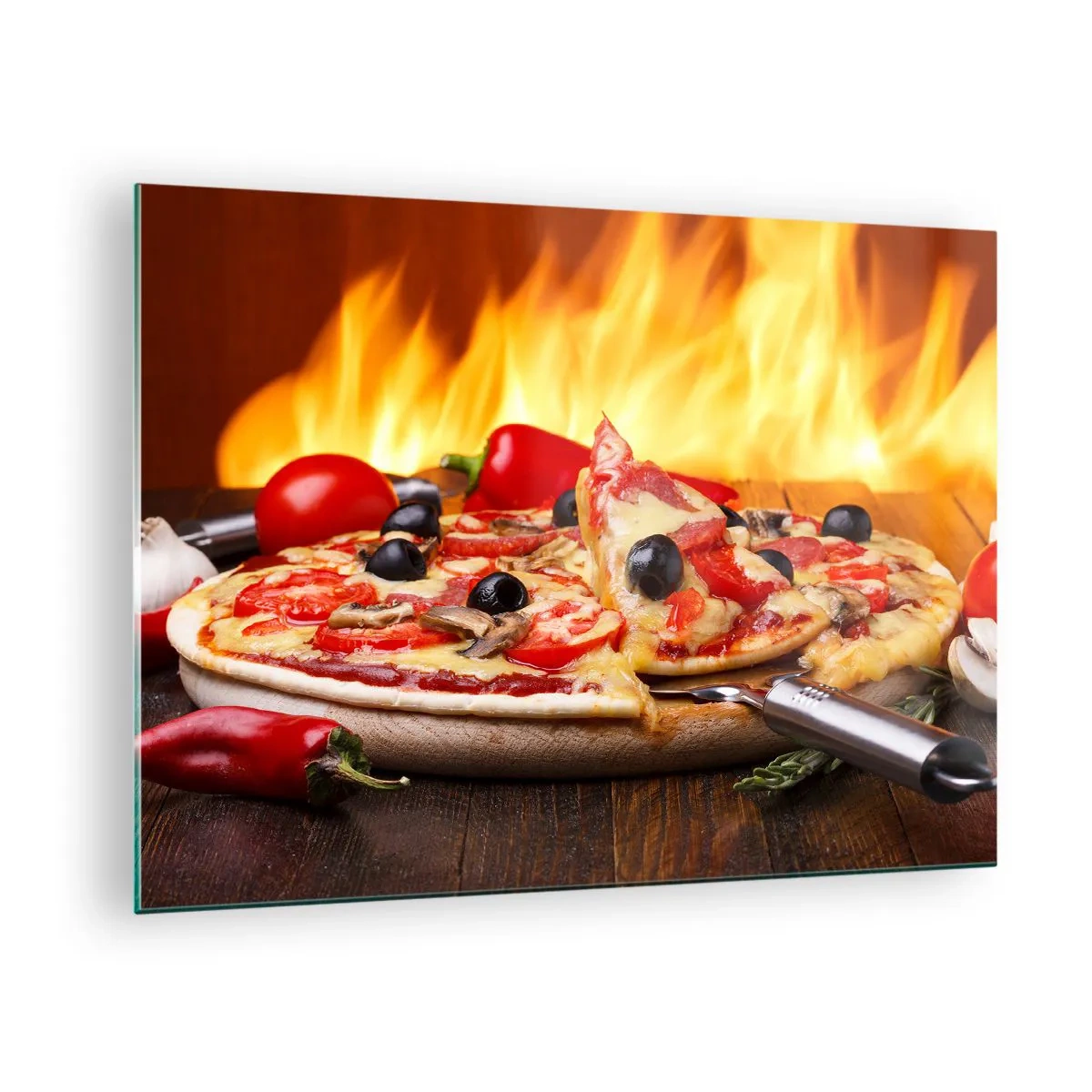 Impression sur verre - Image sur verre - Pizza aux olives sur fond de flammes - 70x50cm - From Italy with love - Décoration murale moderne pour le salon et la chambre ARTTOR