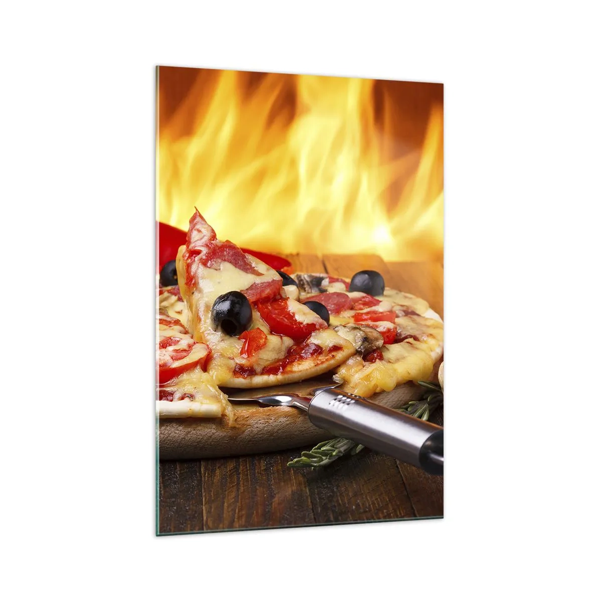 Impression sur verre - Image sur verre - Pizza aux olives, tomates et poivrons sur fond de flammes - 70x100cm - From Italy with love - Décoration murale moderne pour le salon et la chambre ARTTOR