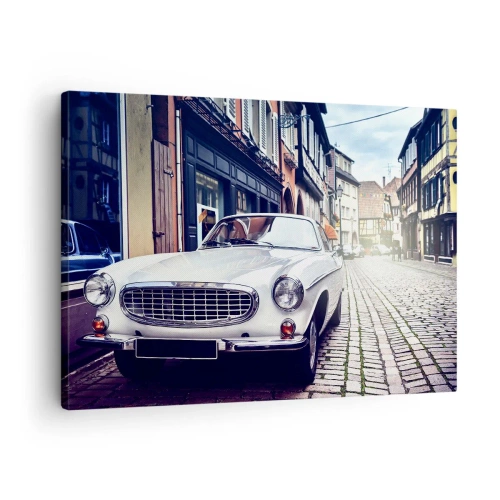Impression sur toile - Image sur toile - Une voiture blanche classique dans une rue pavée de la ville - 70x50cm - Le passé est aujourd'hui - Décoration murale moderne pour le salon et la chambre ARTTOR
