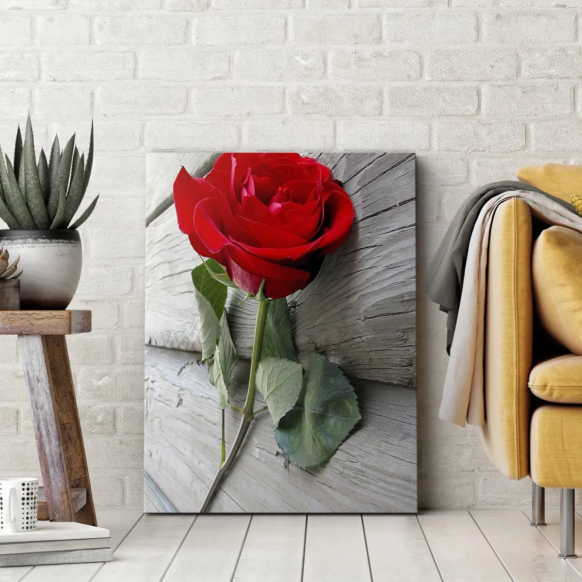 Impression sur toile - Image sur toile - Rose rouge sur fond de bois - 50x70cm - Étude écarlate - Décoration murale moderne pour le salon et la chambre ARTTOR