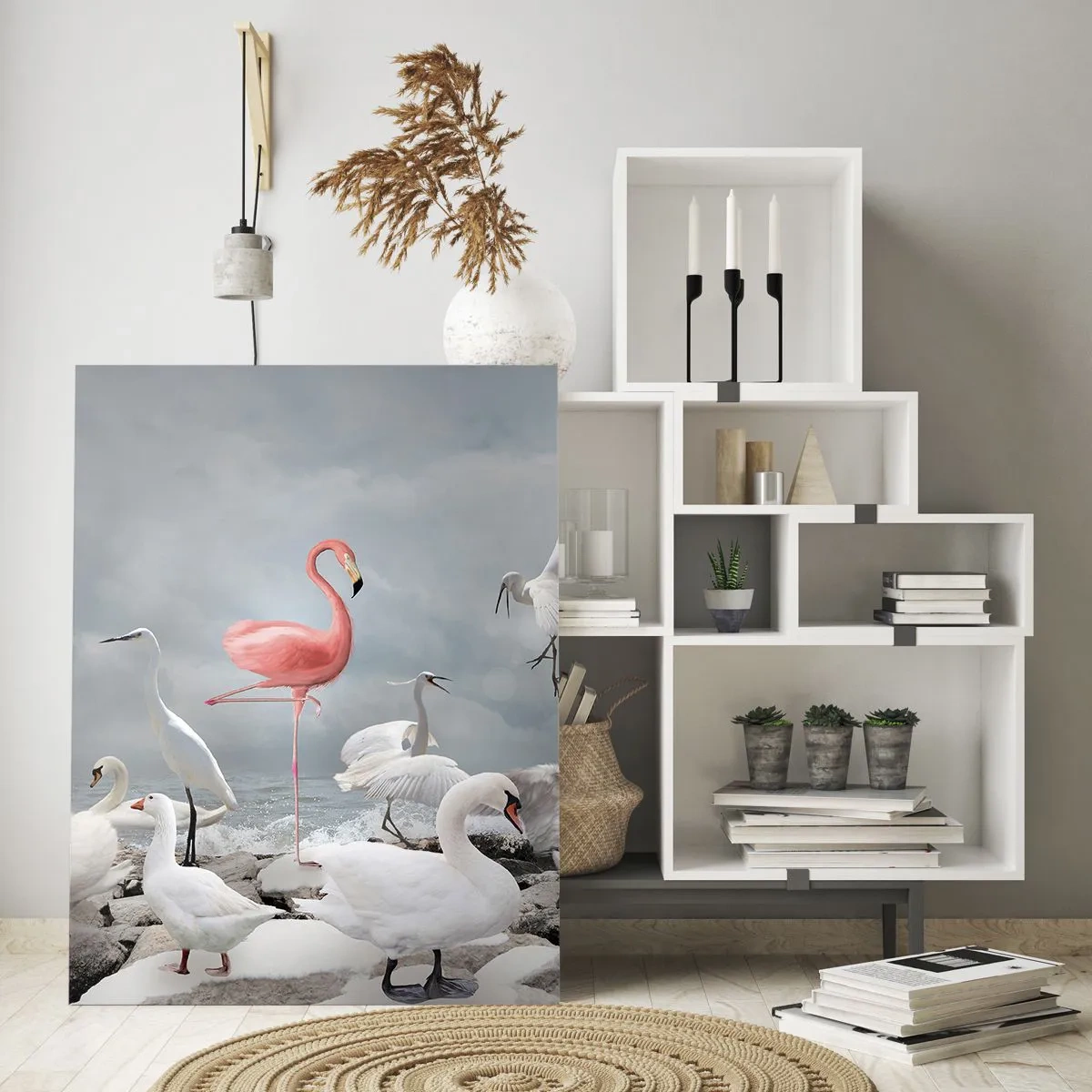Impression sur verre - Image sur verre - Un flamant rose parmi des cygnes blancs sur fond de lac - 70x100cm - Comment suis-je arrivé là? - Décoration murale moderne pour le salon et la chambre ARTTOR