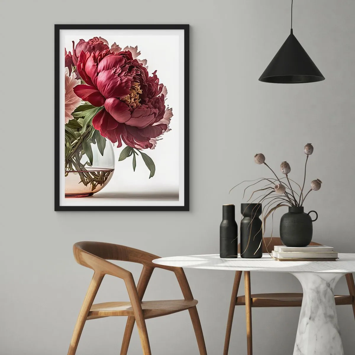 Affiche dans un cadre noir - Poster - Pivoines rouges dans un vase en verre sur fond blanc - 50x70cm - En pleine floraison de beauté - Décoration murale moderne pour le salon et la chambre ARTTOR