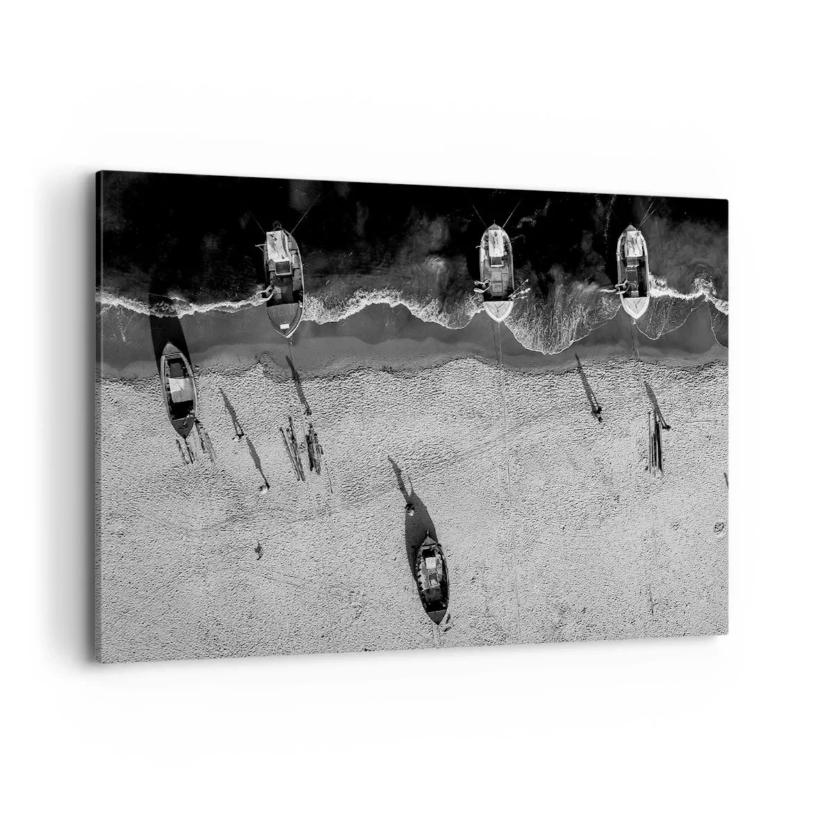 Impression sur toile - Image sur toile - Vue aérienne en noir et blanc de bateaux sur la plage - 120x80cm - Toujours sur le rivage… - Décoration murale moderne pour le salon et la chambre ARTTOR