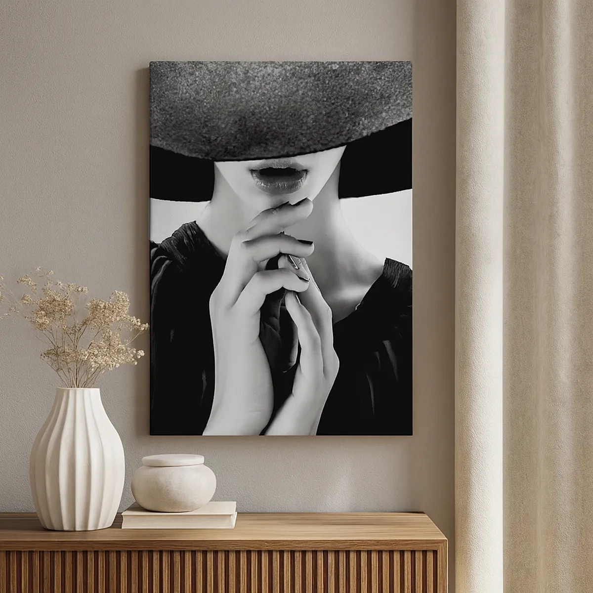 Impression sur toile - Image sur toile - Femme élégante portant un grand chapeau dans des tons de noir et blanc - 50x70cm - Beauté cachée - Décoration murale moderne pour le salon et la chambre ARTTOR