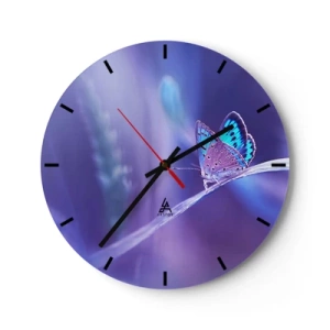 Horloge murale - Pendule murale - Un papillon sur un fond de nuances délicates de violet et de bleu - 30x30cm - Un joyau de la nature - Décoration murale moderne pour le salon, la cuisine et la chambre ARTTOR