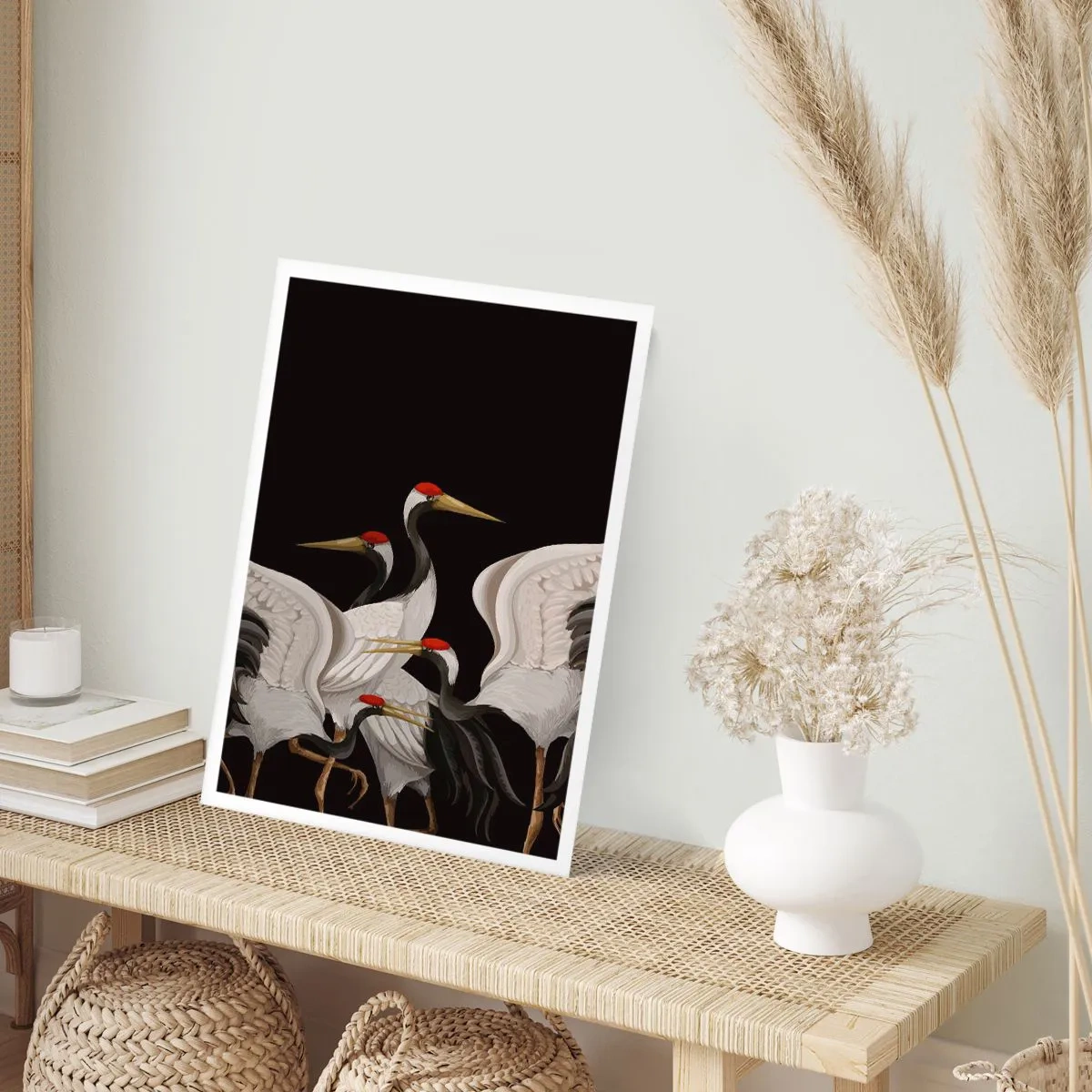 Affiche - Poster - Grues élégantes sur fond sombre dans un style oriental - 50x70cm - Histoire d'oiseaux - Décoration murale moderne pour le salon et la chambre ARTTOR