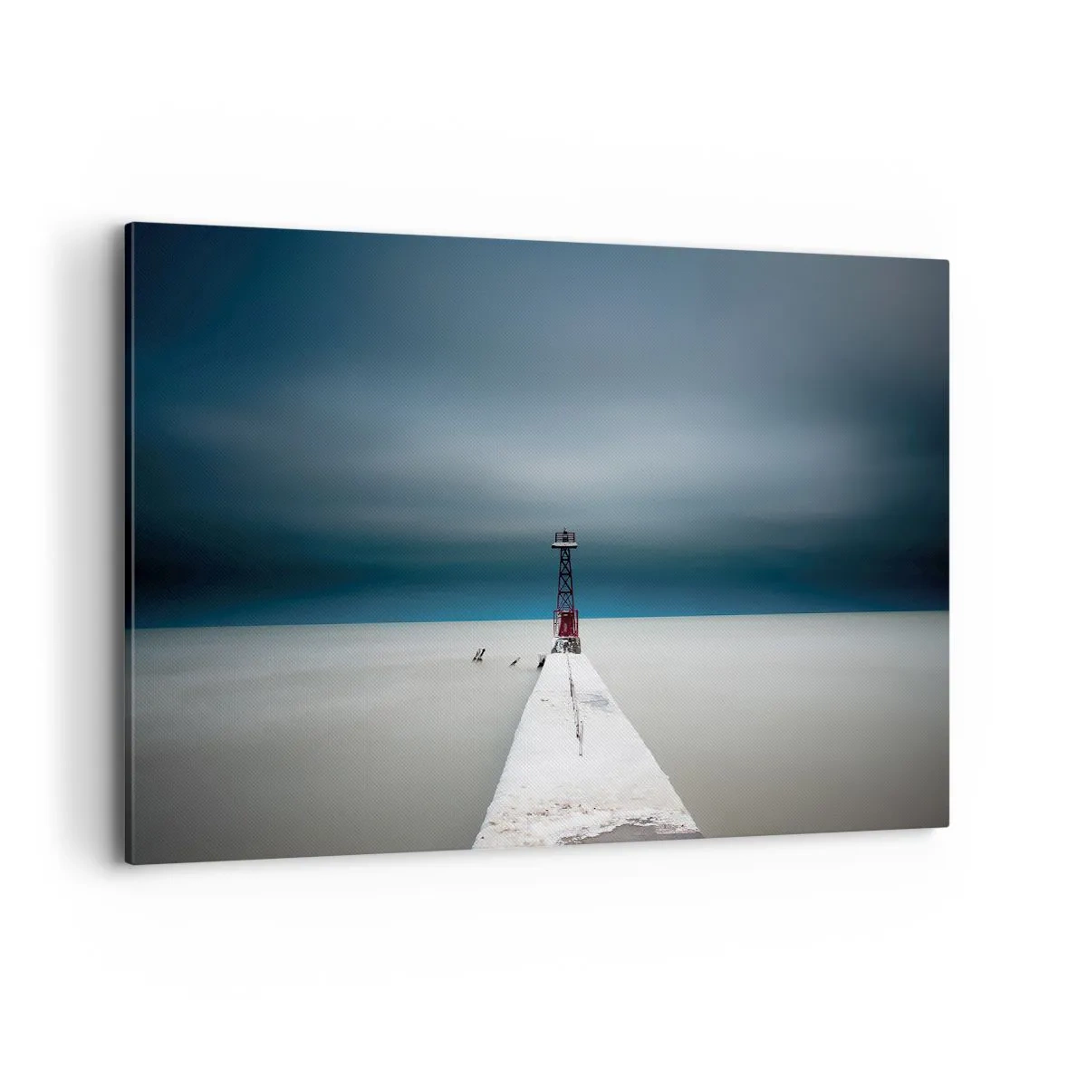 Impression sur toile - Image sur toile - Un phare au bout d'une jetée en béton dans un paysage austère - 120x80cm - À la rencontre de l'immensité - Décoration murale moderne pour le salon et la chambre ARTTOR