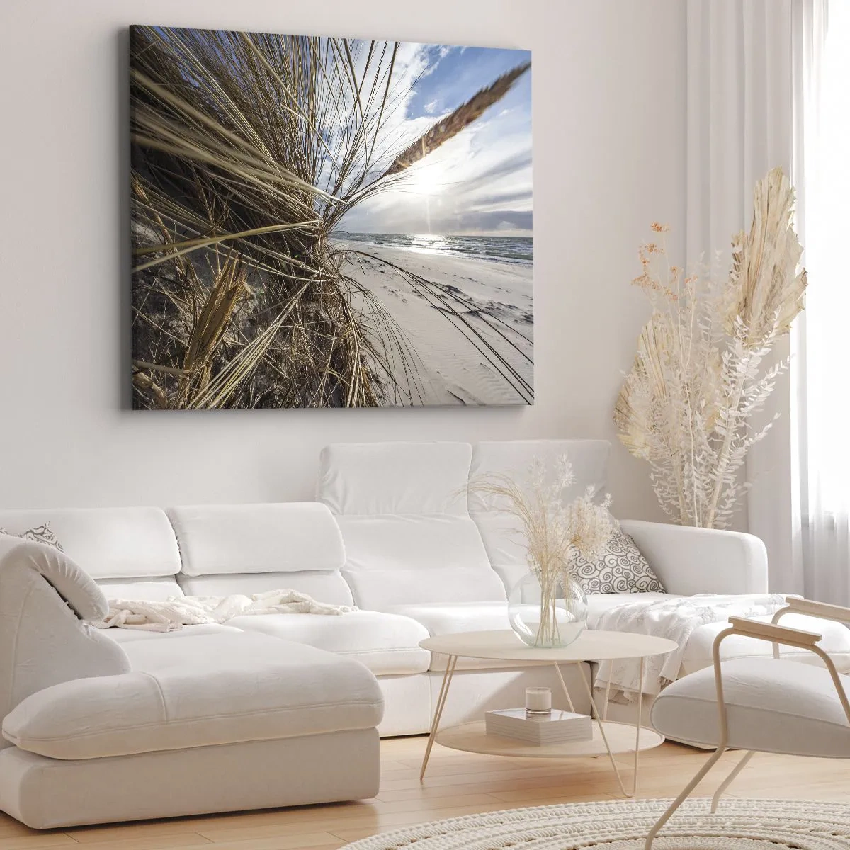 Impression sur toile - Image sur toile - Une plage avec de l'herbe sèche sur les dunes et une vue sur la mer - 70x50cm - Rencontre des éléments - Décoration murale moderne pour le salon et la chambre ARTTOR