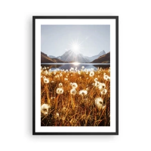 Affiche dans un cadre noir - Poster - Une prairie avec des fleurs blanches contre un lac et des montagnes au coucher du soleil - 50x70cm - Dureté de la roche, douceur de l'herbe - Décoration murale moderne pour le salon et la chambre ARTTOR