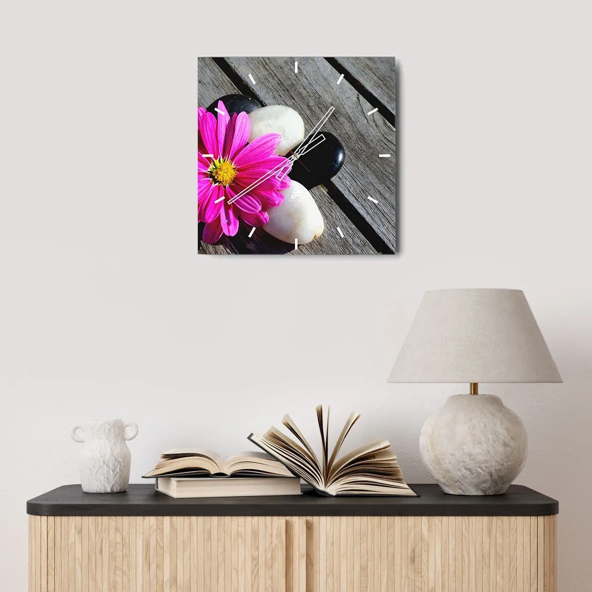 Horloge murale - Pendule murale - Fleur rose sur un fond de planches de bois avec des pierres - 30x30cm - Repos sur la jetée - Décoration murale moderne pour le salon et la chambre ARTTOR