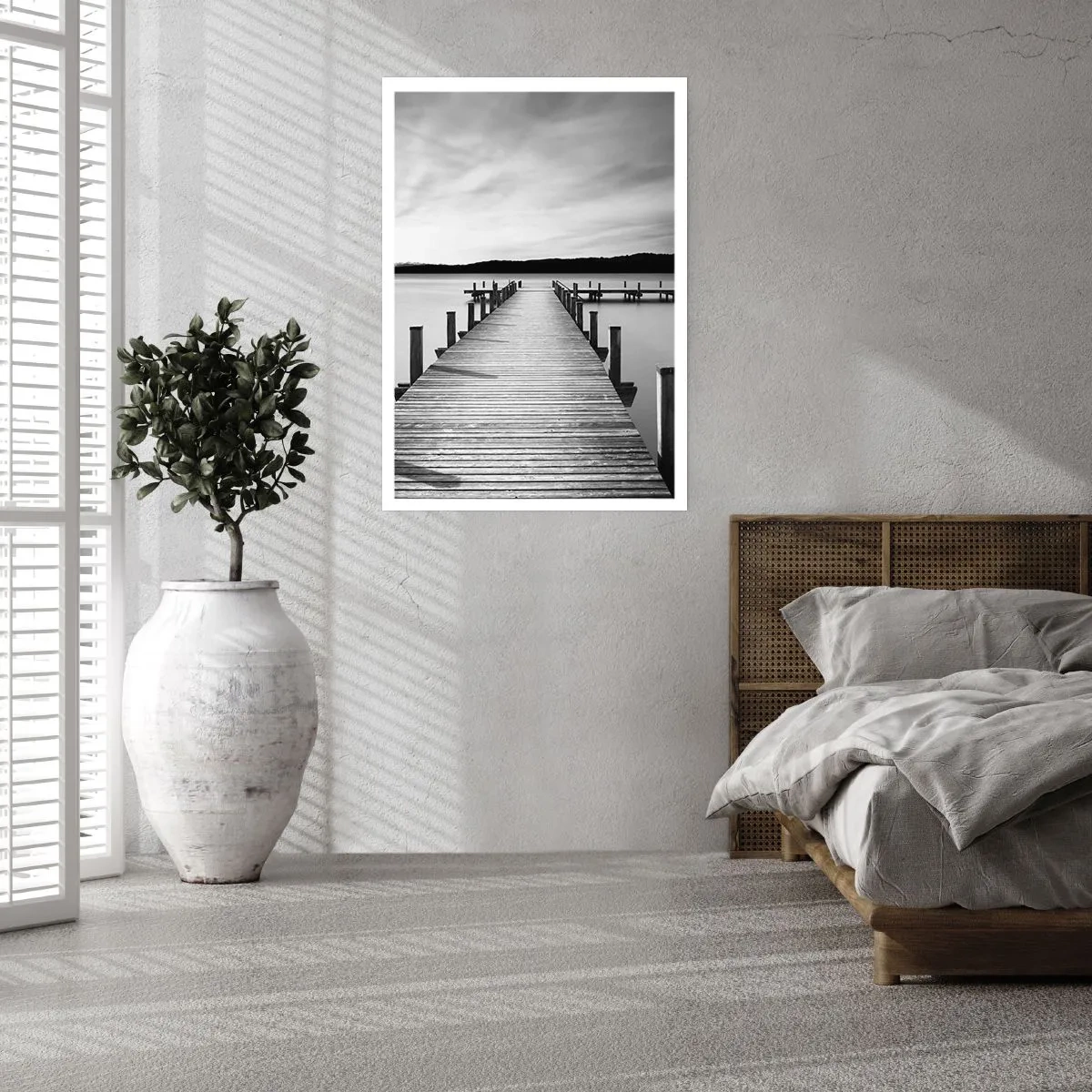 Affiche - Poster - Jetée en bois sur un lac calme en noir et blanc - 50x70cm - Au point d'eau - la paix - Décoration murale moderne pour le salon et la chambre ARTTOR