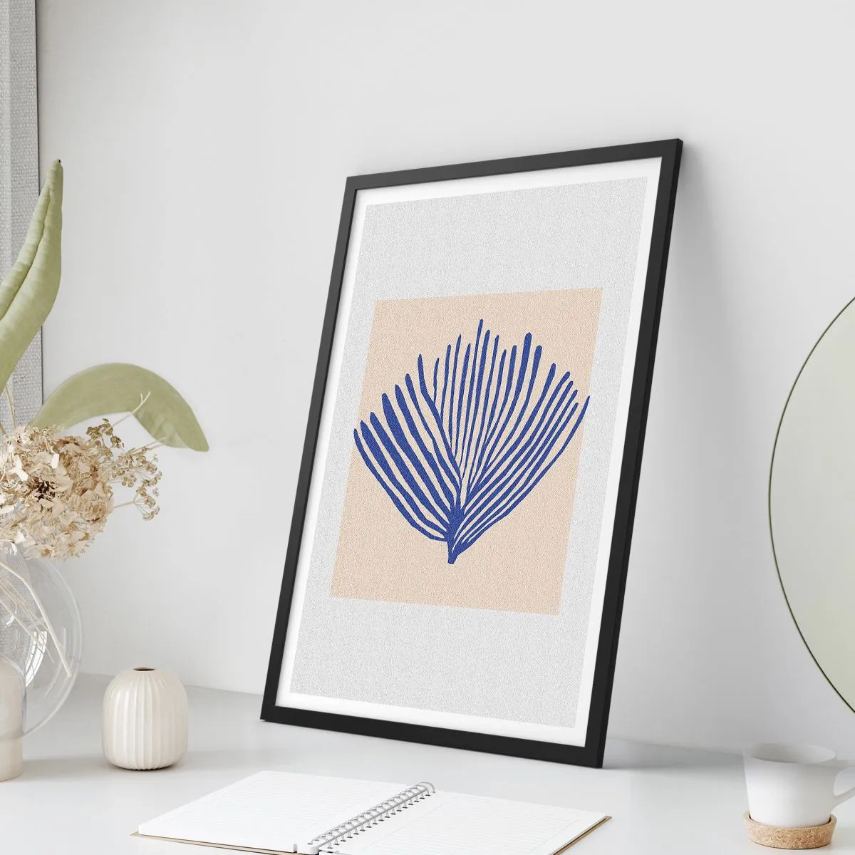 Affiche dans un cadre noir - Poster - Graphique stylisé d'une plante marine en forme d'éventail - 50x70cm - Éventail bleu - Décoration murale moderne pour le salon et la chambre ARTTOR