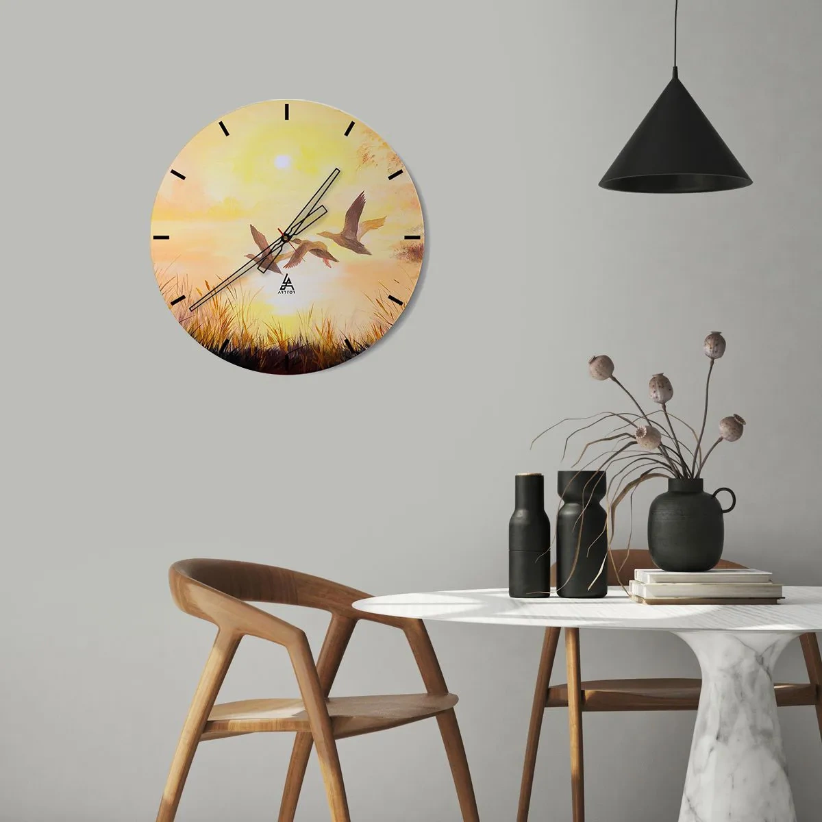 Horloge murale - Pendule murale - Canards volants sur fond de soleil couchant et d'herbe - 30x30cm - Le début d'un long voyage - Décoration murale moderne pour le salon, la cuisine et la chambre ARTTOR