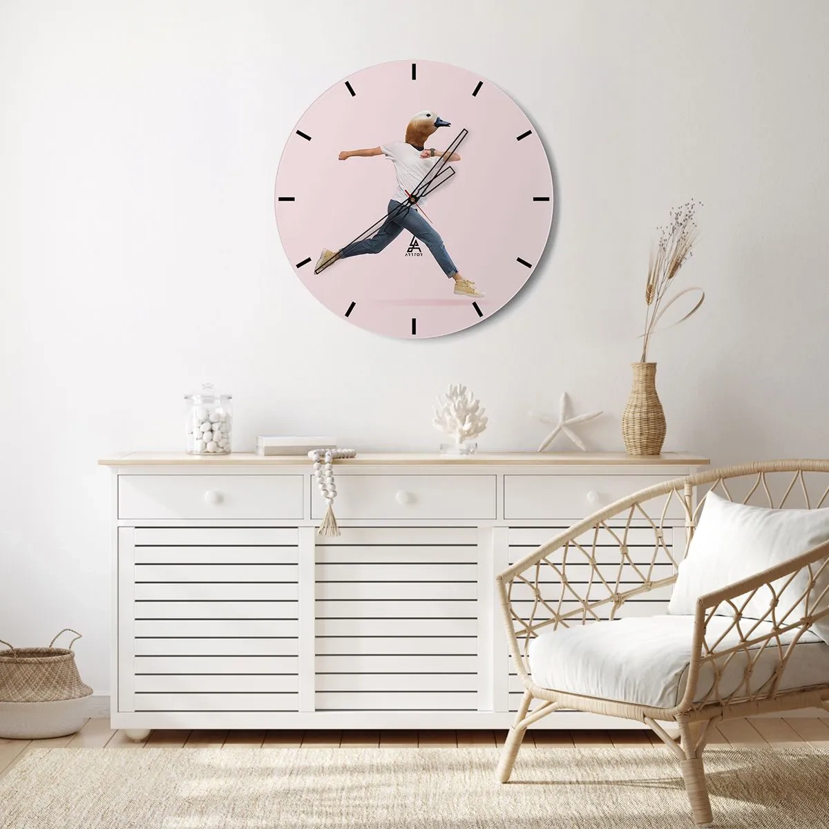 Horloge murale - Pendule murale - Une figure en mouvement avec une tête d'oiseau sur un fond clair - 30x30cm - Une pincée d'absurdité - Décoration murale moderne pour le salon, la cuisine et la chambre ARTTOR