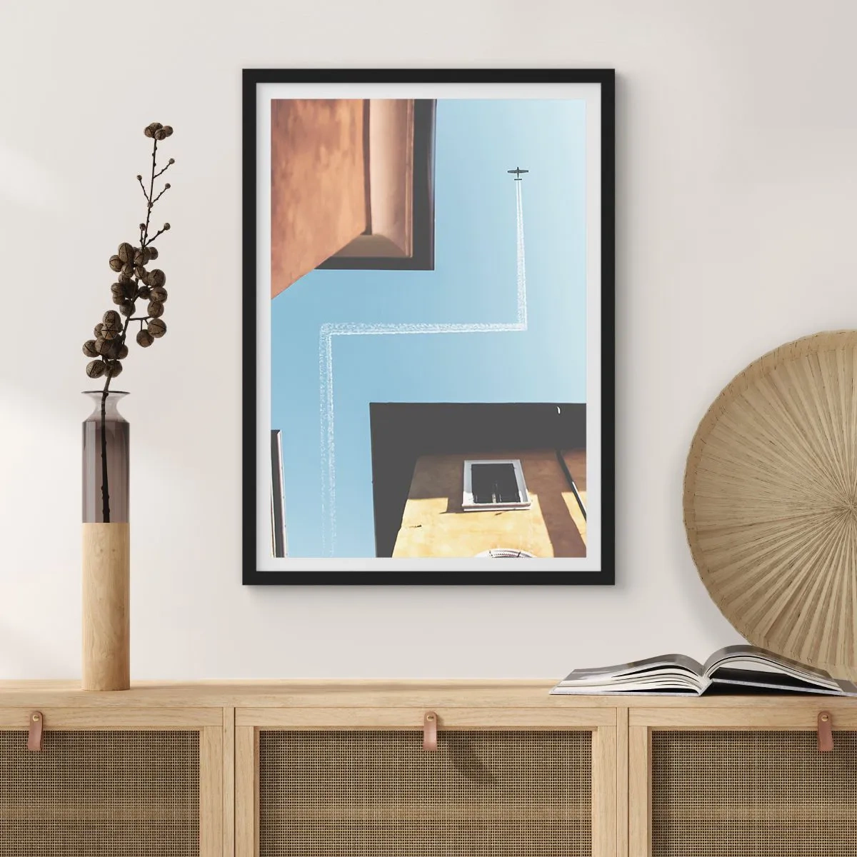 Affiche dans un cadre noir - Poster - Perspective de bâtiments avec un avion et un chemin inhabituel dans le ciel - 50x70cm - Au-dessus du labyrinthe de la ville - Décoration murale moderne pour le salon et la chambre ARTTOR