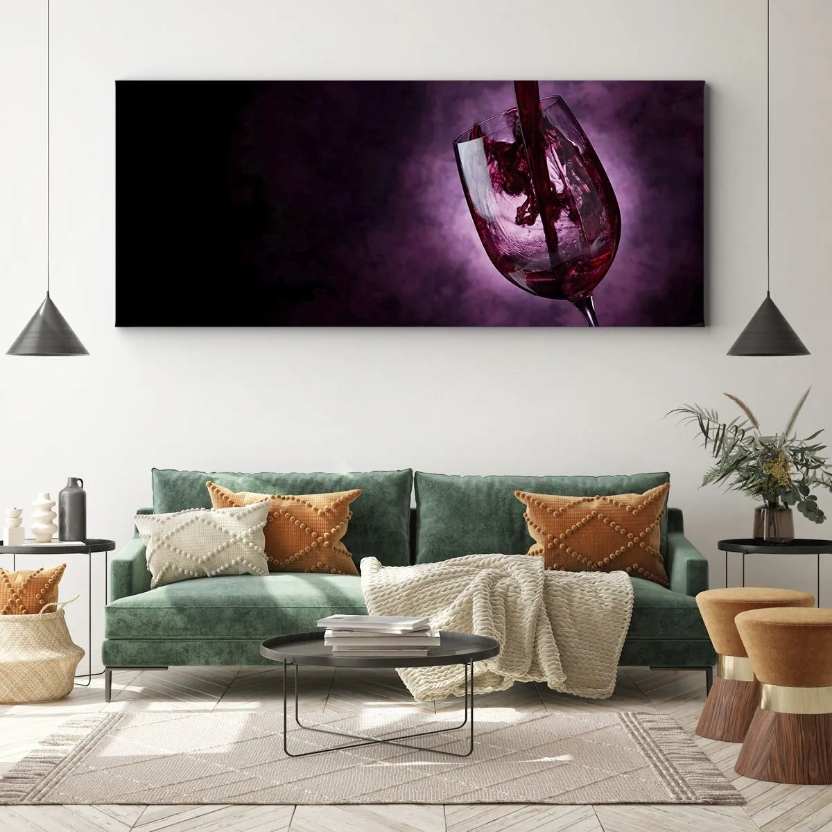 Impression sur toile - Image sur toile - Du vin rouge versé dans un verre sur fond de fumée violette - 160x50cm - Écarlate? Carmin? Non, rubis. - Décoration murale moderne pour le salon et la chambre ARTTOR