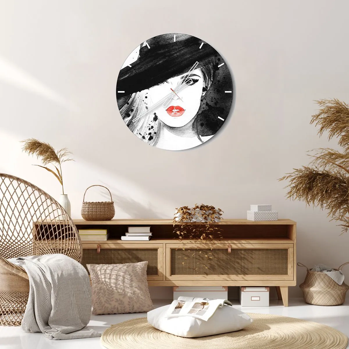 Horloge murale - Pendule murale - Femme élégante avec un chapeau et des lèvres rouges - 30x30cm - Dame en noir - Décoration murale moderne pour le salon, la cuisine et la chambre ARTTOR