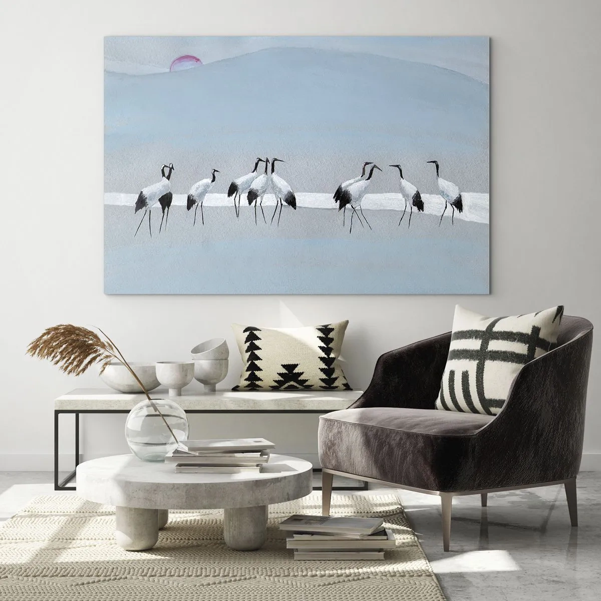 Impression sur verre - Image sur verre - Un groupe de grues sur fond de montagnes bleues et d'un coucher de soleil - 70x50cm - Après une chaude journée - Décoration murale moderne pour le salon et la chambre ARTTOR