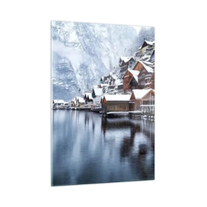 Impression sur verre - Image sur verre - Un village de montagne au bord d'un lac, recouvert de neige dans un paysage hivernal - 50x70cm - En décoration hivernale - Décoration murale moderne pour le salon et la chambre ARTTOR