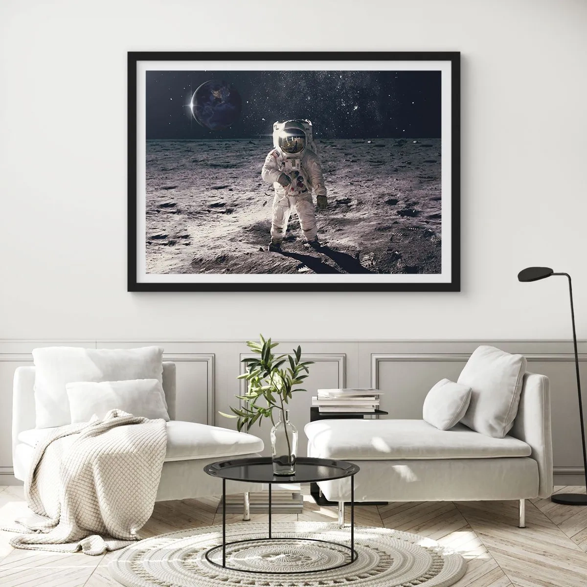 Affiche dans un cadre noir - Poster - Astronaute à la surface de la Lune avec la Terre en arrière-plan - 70x50cm - Salutations de la lune - Décoration murale moderne pour le salon et la chambre ARTTOR