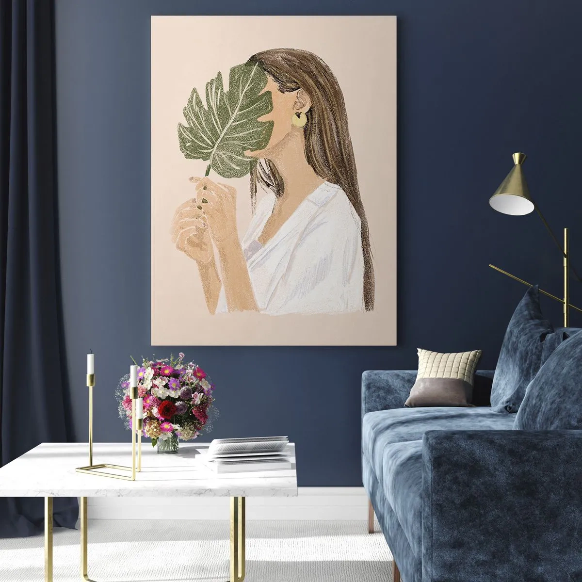 Impression sur verre - Image sur verre - Portrait d'une femme avec une feuille de monstera sur fond beige - 80x120cm - Portrait mystérieux avec un éventail - Décoration murale moderne pour le salon et la chambre ARTTOR