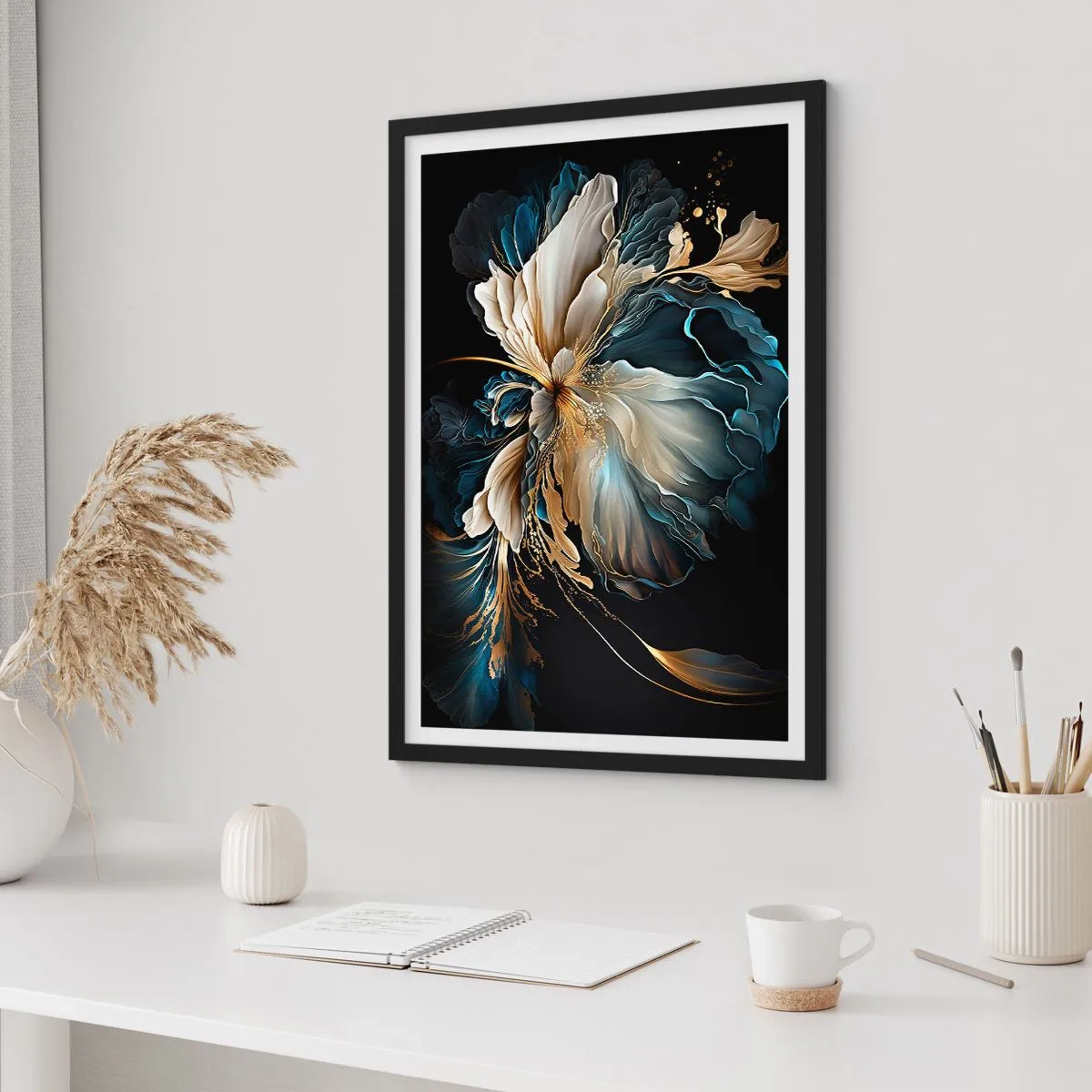 Affiche dans un cadre noir - Poster - Une élégante composition florale abstraite en or et bleu marine. - 50x70cm - Fleur de fougère de conte de fées - Décoration murale moderne pour le salon et la chambre ARTTOR