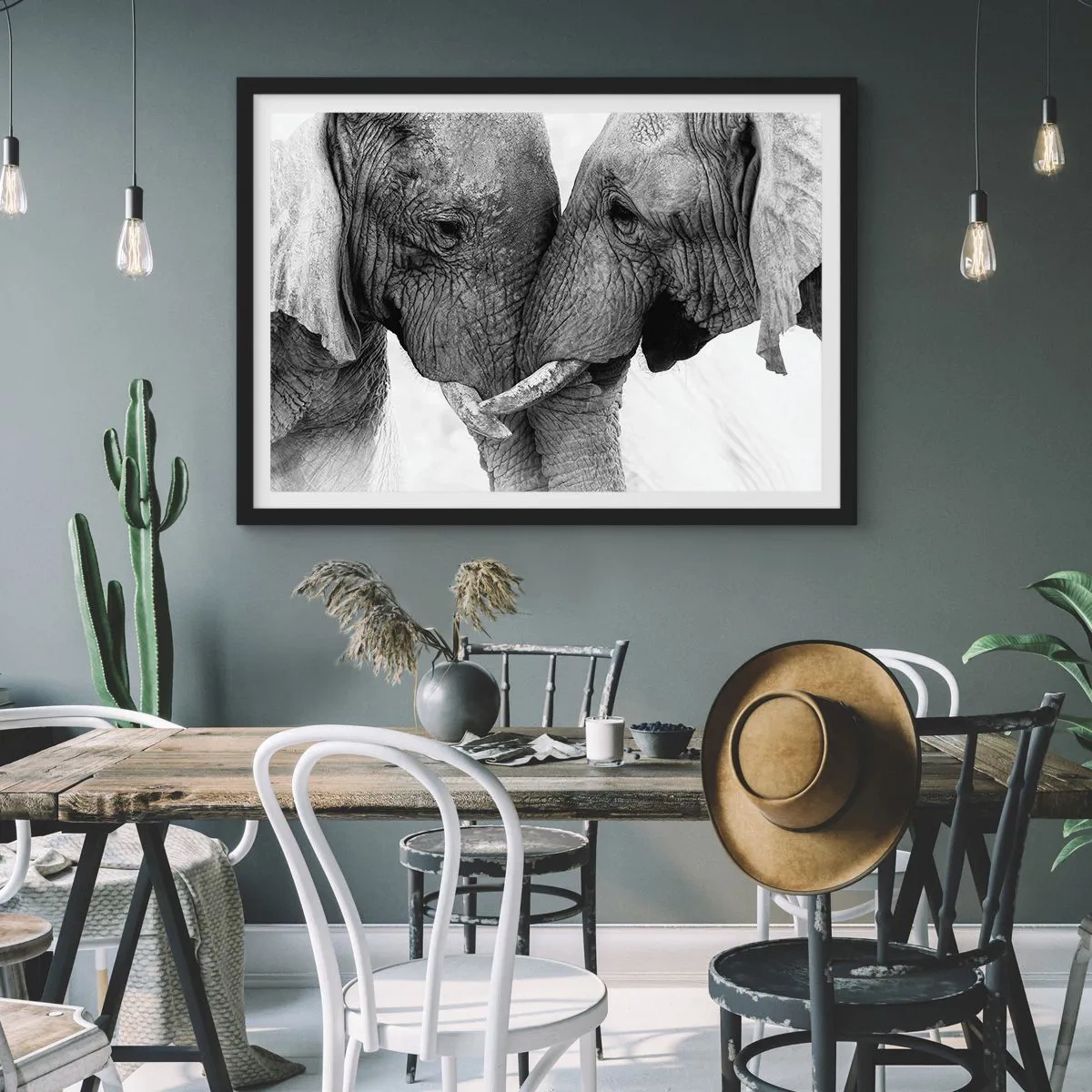 Affiche dans un cadre noir - Poster - Deux éléphants dans un geste tendre sur un fond monochrome - 70x50cm - Confession sincère - Décoration murale moderne pour le salon et la chambre ARTTOR