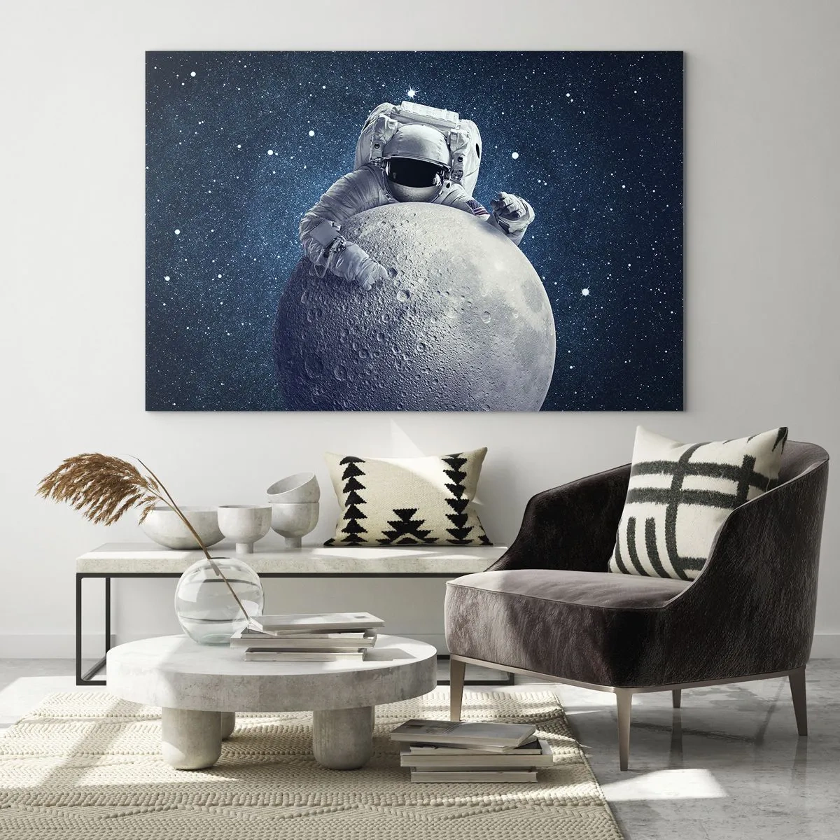 Impression sur verre - Image sur verre - Un astronaute étreignant la lune dans un ciel étoilé - 70x50cm - Comique de l'espace - Décoration murale moderne pour le salon et la chambre ARTTOR