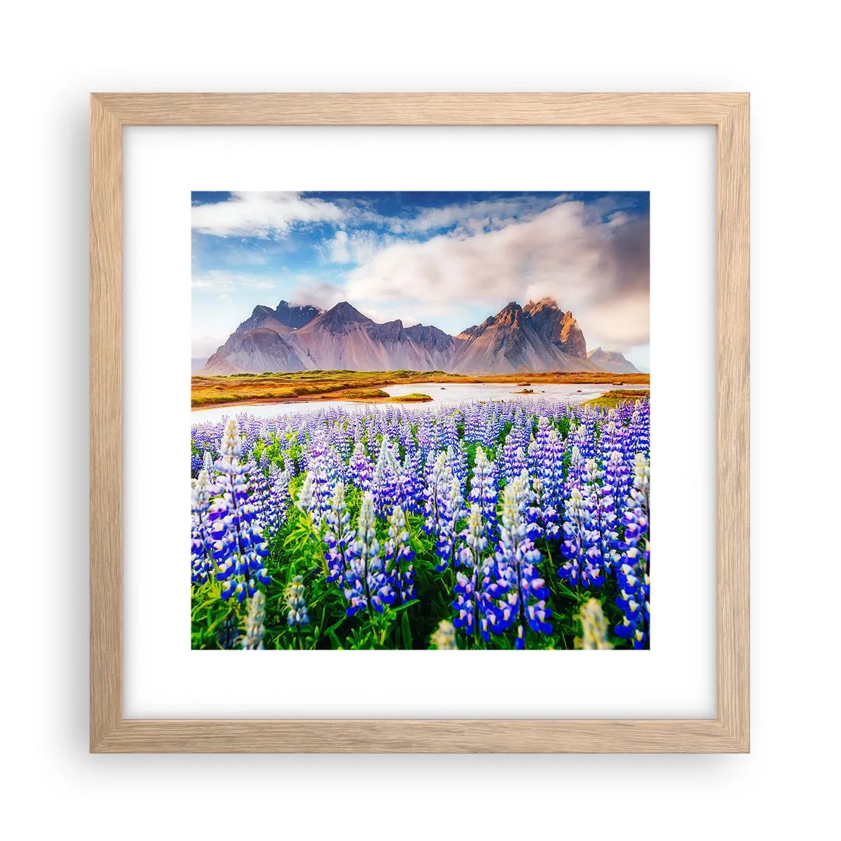 Affiche dans un chêne clair - Poster - La force et l'austérité côtoient la douceur - 30x30 cm