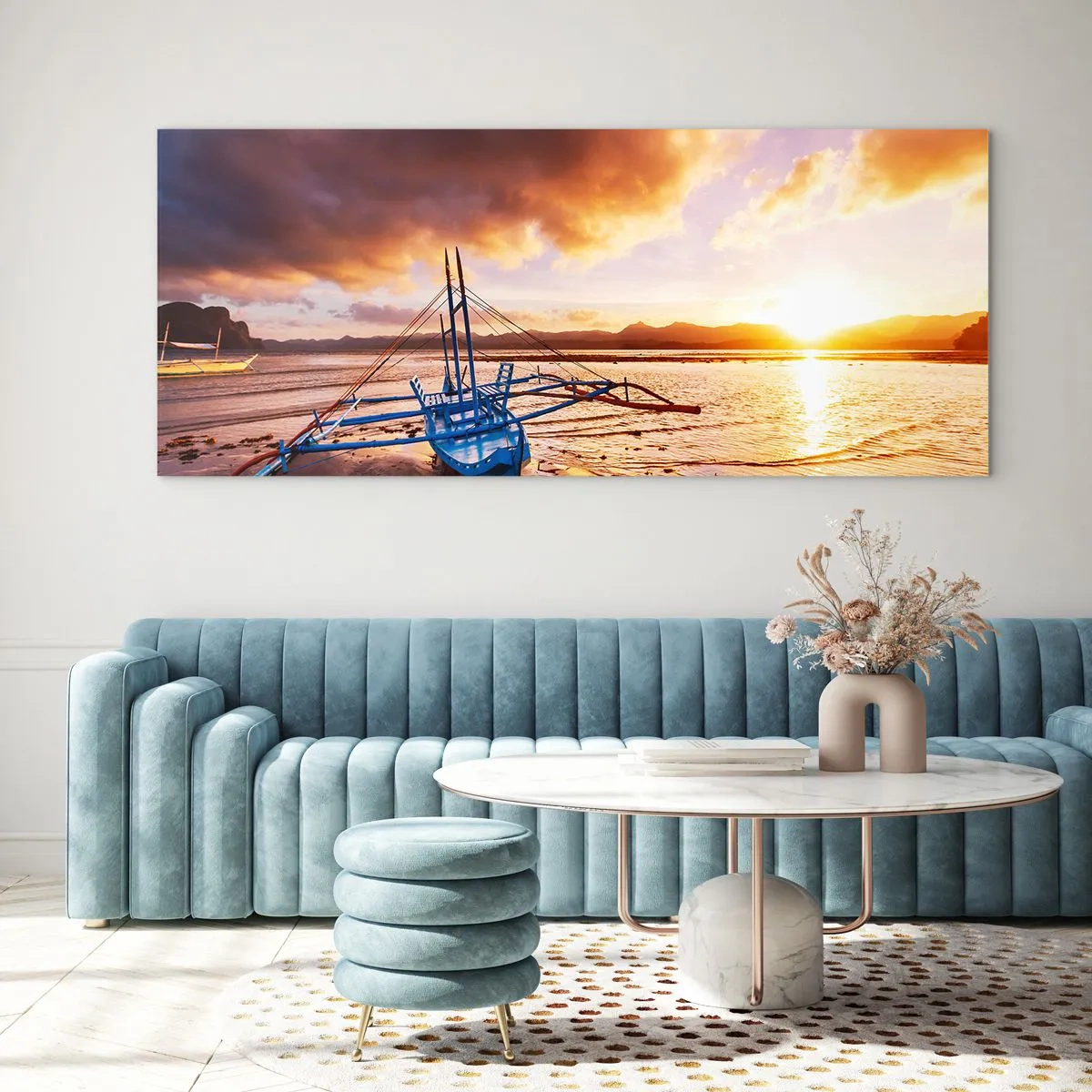 Impression sur verre - Image sur verre - Bateau bleu sur la plage au coucher du soleil - 160x50cm - Allongez-vous dans le sable après une longue journée - Décoration murale moderne pour le salon et la chambre ARTTOR