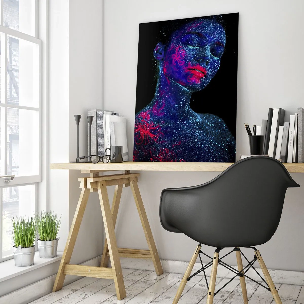 Impression sur verre - Image sur verre - Portrait d'une femme aux couleurs fluo sur fond noir - 80x120cm - Dans la poussière d'étoiles - Décoration murale moderne pour le salon et la chambre ARTTOR