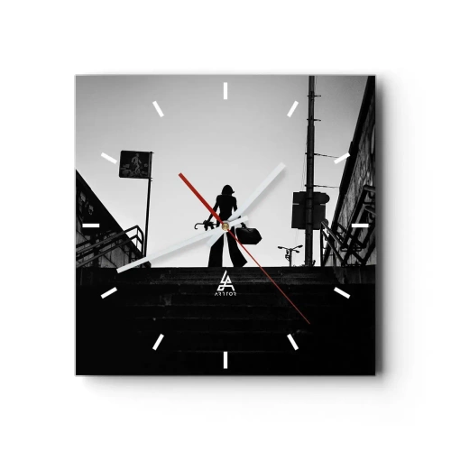 Horloge murale - Pendule murale - Une figure de femme dans les escaliers en noir et blanc avec une atmosphère dynamique - 30x30cm - Pèlerinage urbain - Décoration murale moderne pour le salon et la chambre ARTTOR