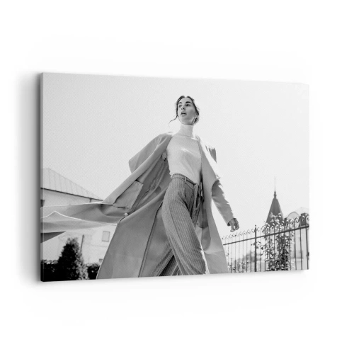 Impression sur toile - Image sur toile - Femme élégante en manteau sur fond architectural noir et blanc - 120x80cm - Tu viens avec moi? - Décoration murale moderne pour le salon et la chambre ARTTOR