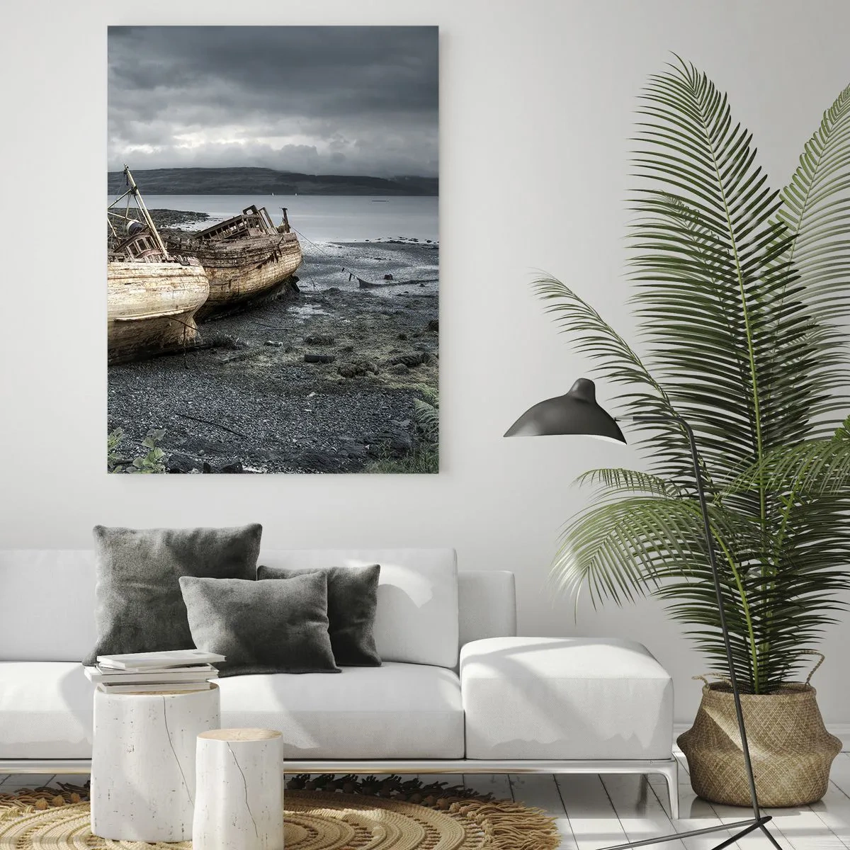 Impression sur verre - Image sur verre - Bateaux abandonnés sur le rivage dans une scène pluvieuse - 70x100cm - "En signe d'épreuves difficile" - Décoration murale moderne pour le salon et la chambre ARTTOR