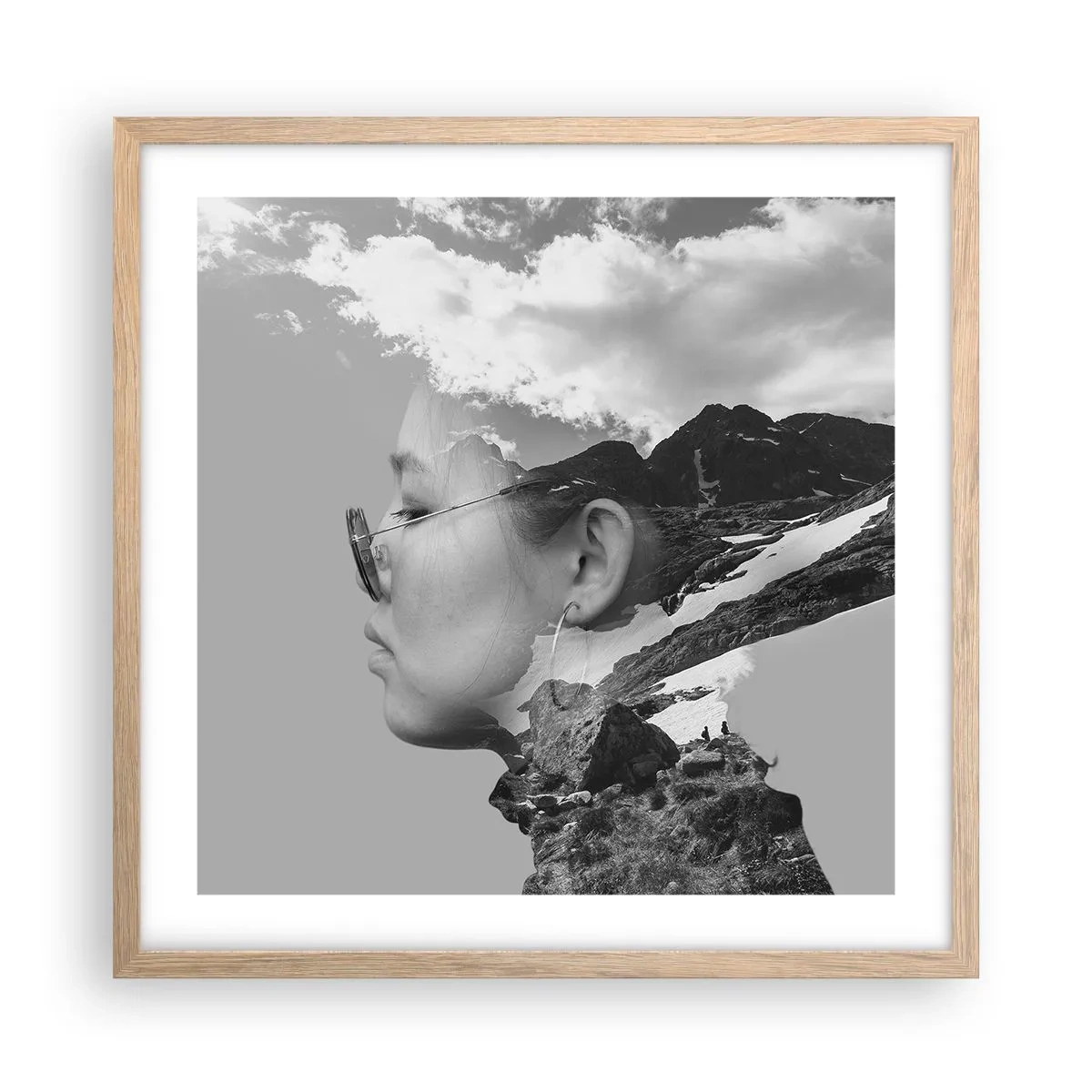 Affiche dans un chêne clair - Poster - Portrait de montagnes et nuages - 50x50 cm
