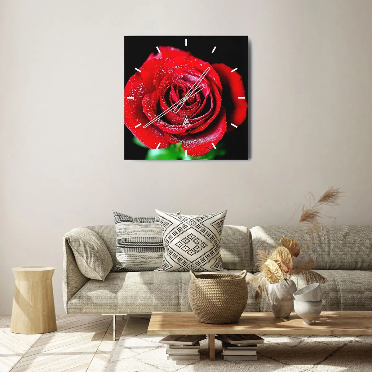 Horloge murale - Pendule murale - Une rose rouge couverte de gouttes de rosée sur fond noir. - 30x30cm - C'est ça l'amour - Décoration murale moderne pour le salon et la chambre ARTTOR