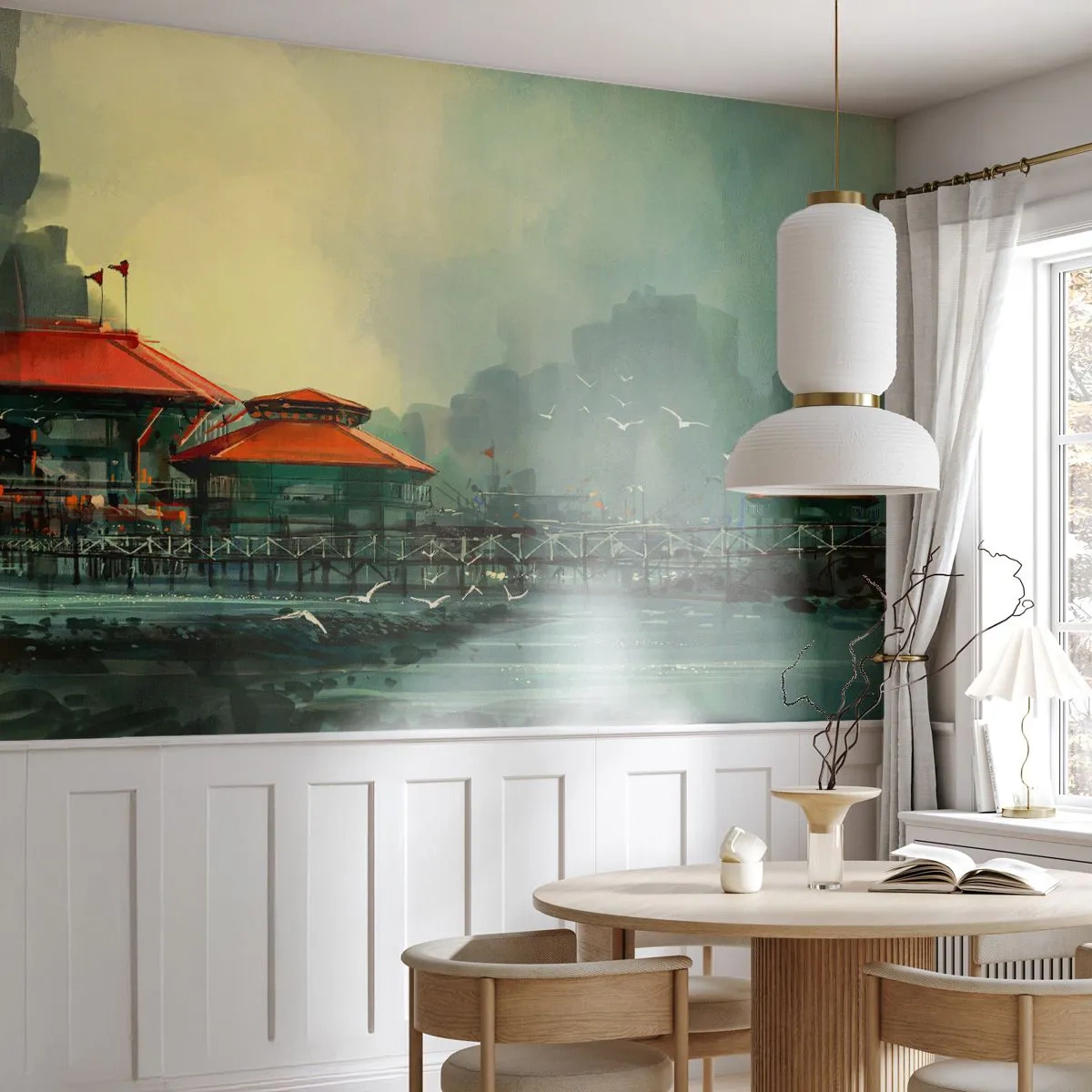 Papier Peint Photo Premium Sand - Une jetée brumeuse avec des bâtiments en bois et des mouettes - 100x70cm - Une journée ensoleillée au port - Décoration murale moderne pour le salon et la chambre ARTTOR