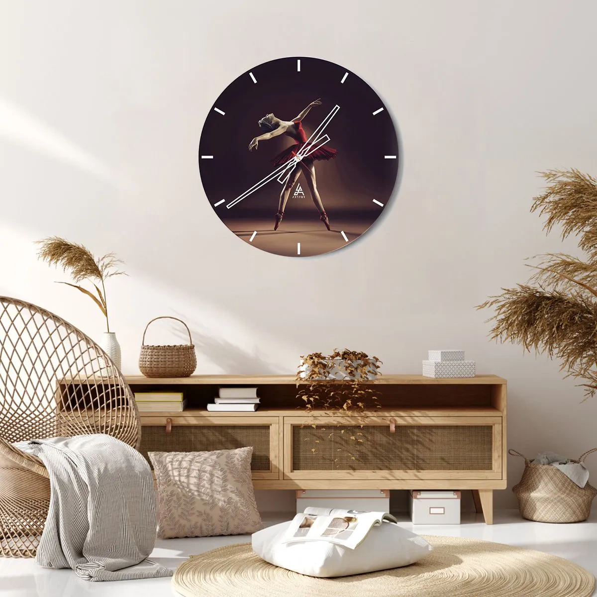 Horloge murale - Pendule murale - Une ballerine en robe rouge dans une pose dynamique - 30x30cm - Une danseuse étoile - Décoration murale moderne pour le salon, la cuisine et la chambre ARTTOR